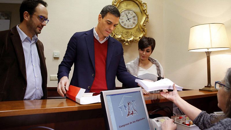 El PSOE registra sus primeras iniciativas en el Congreso porque "el cambio no puede esperar"