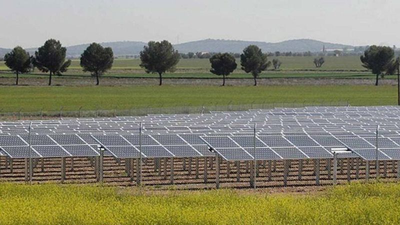 El Constitucional avala el recorte a las renovables al considerar que respeta los principios de irretroactividad y seguridad jurídica