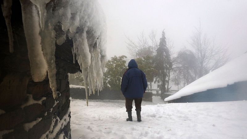 La nieve mantendrá en alerta el tercio norte de España hasta el sábado