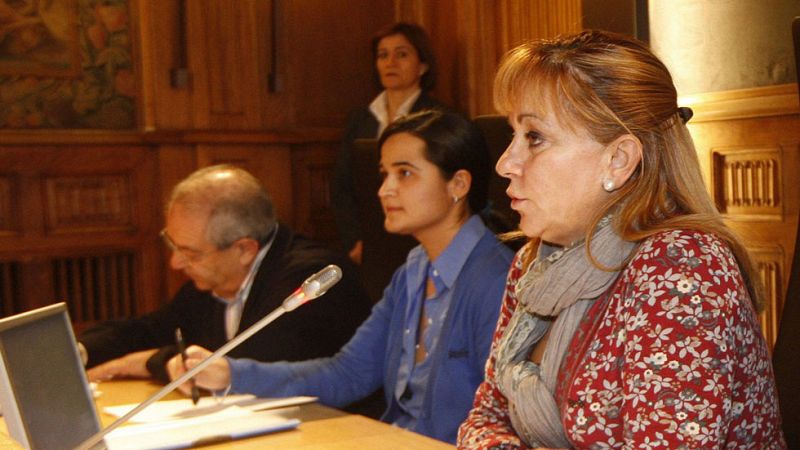 El juicio por el asesinato de Isabel Carrasco arranca con la elección del jurado y tres acusadas en el banquillo