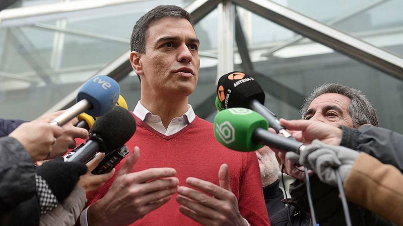 Sánchez rechaza "lecciones de patriotismo" y acusa a Rajoy de "dar alas" a los independentistas