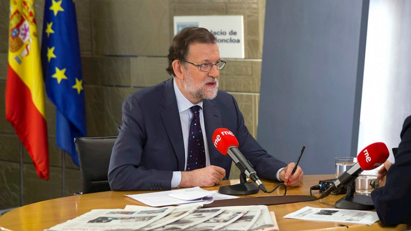 Rajoy acusa a Sánchez de buscar "a toda costa" el apoyo de "extremistas e independentistas" para gobernar