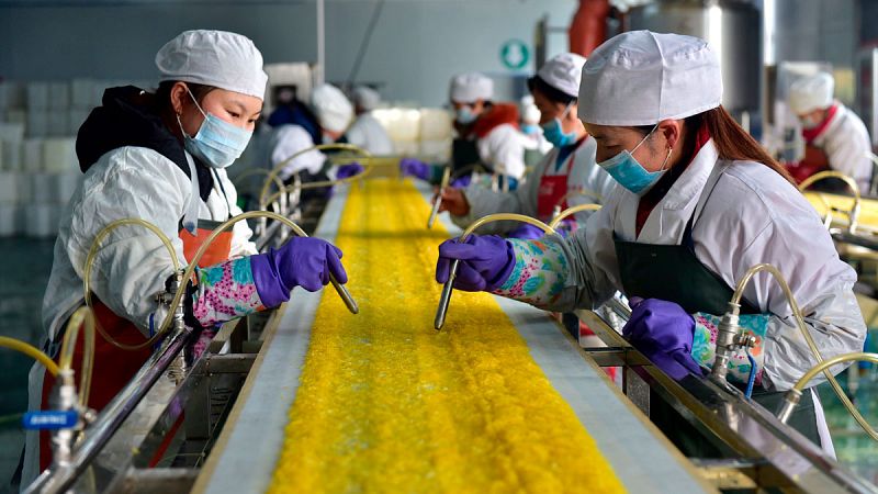 La economía de China creció un 6,9% en 2015, su menor avance en 25 años