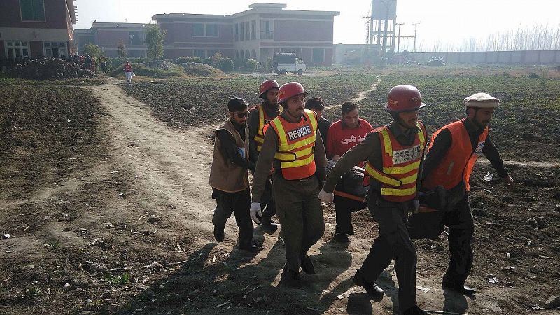 Mueren 21 personas en el asalto armado a una universidad en Pakistán
