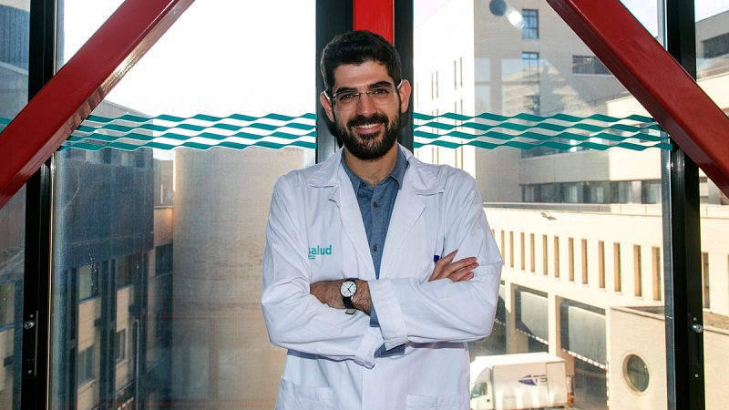 El médico César Velasco, reconocido por Forbes, reclama inversión para la salud pública