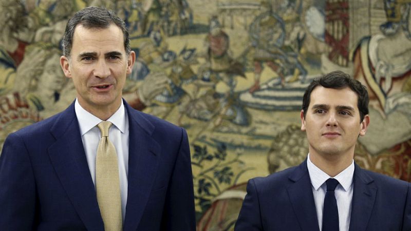 Rivera traslada al rey la "disposición" de Ciudadanos para "desencallar" la "guerra fría" entre PP y PSOE