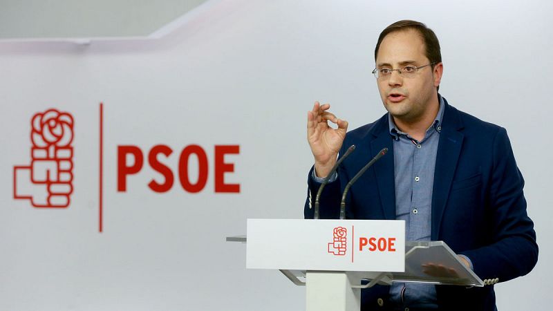 El PSOE considera la decisión de Rajoy "muy irresponsable" y "más propia de un trilero"