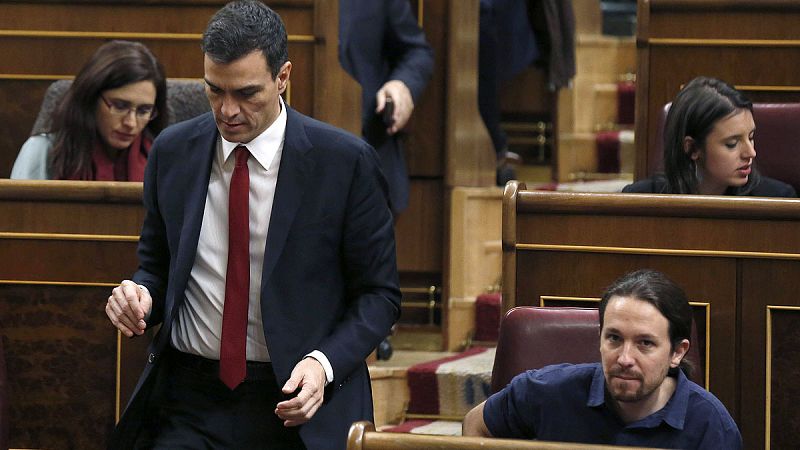 Iglesias espera la llamada de Sánchez mientras el PSOE insiste en que "es momento de Rajoy"