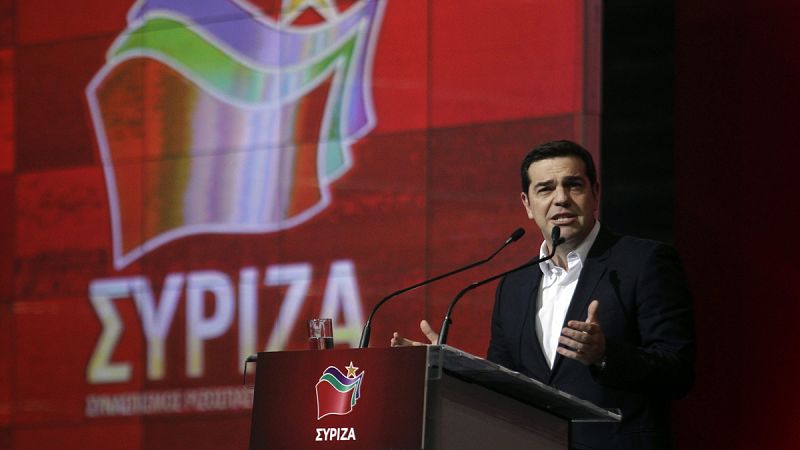 Tsipras defiende su primer año de reformas en plena ebullición de la calle