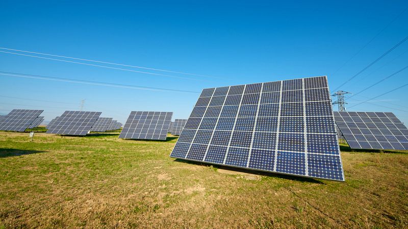 Un tribunal arbitral desestima la primera demanda internacional contra España por el recorte a la fotovoltaica
