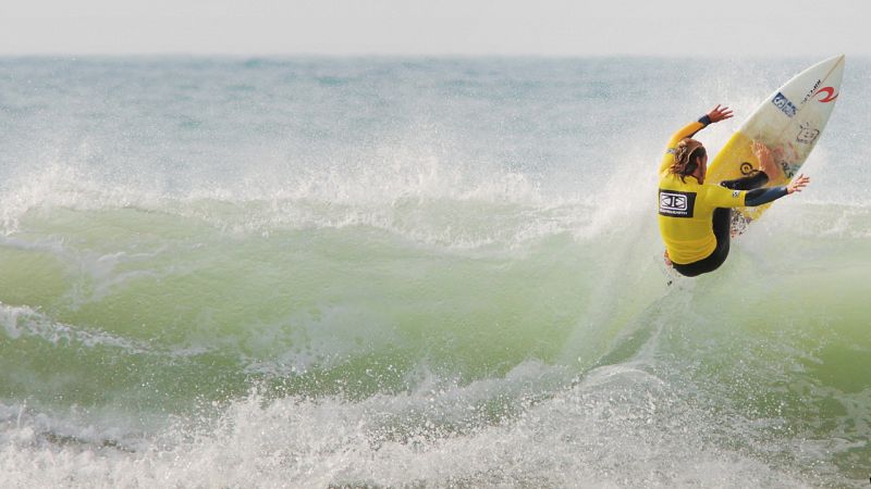 Conil acogi la primera prueba del VII Circuito Costa de Luz de surf