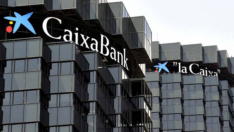 CaixaBank ganó 814 millones en 2015, un 31,4% más, impulsado por el negocio de Barclays