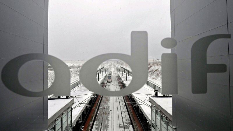 La licitación pública baja un 21,3% en 2015 tras dos años al alza por la caída de las obras del AVE