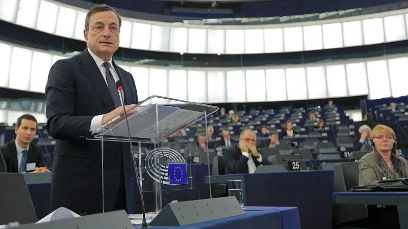 Draghi reclama una solución que mantenga a Reino Unido en la UE y que se avance en la integración de la eurozona