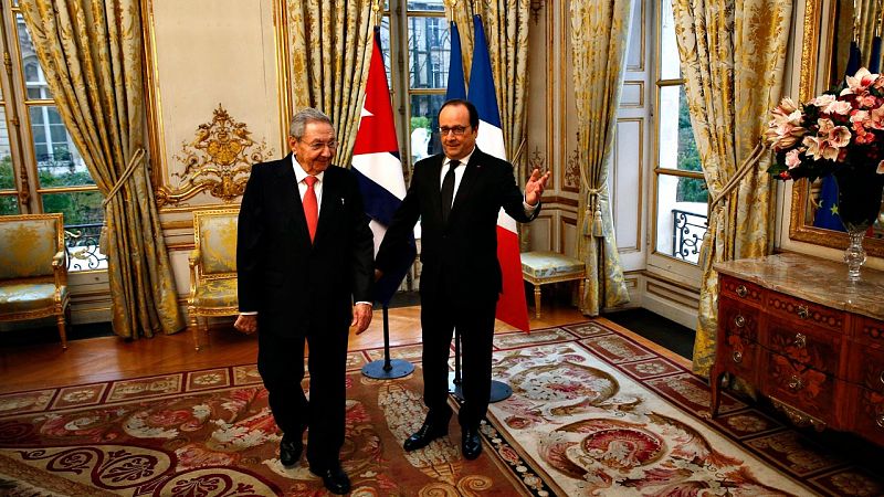 Hollande reclama a Obama que levante el "vestigio" del embargo sobre Cuba tras reunirse con Castro