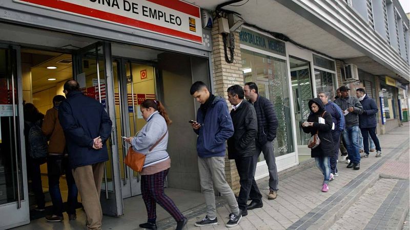 El número de parados registrados subió en 57.247 personas en enero, lo que deja el total en 4.150.247