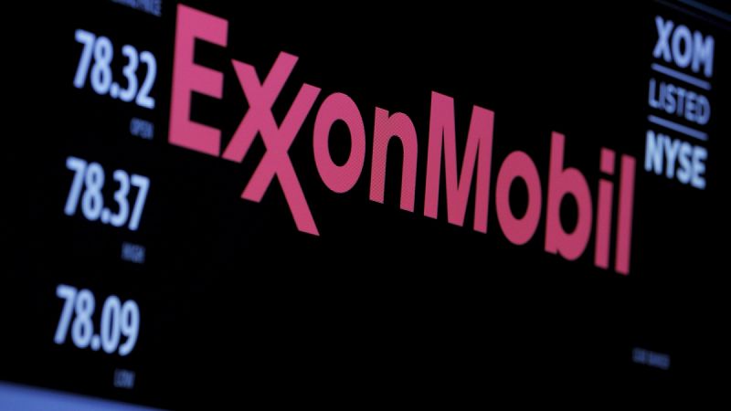 Exxon Mobil reduce su beneficio a la mitad en 2015 por el desplome del petróleo
