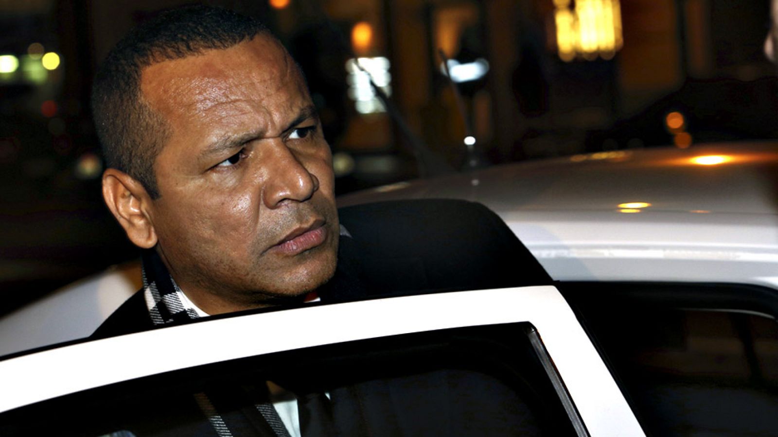 El padre del delantero brasileño Neymar Jr aseguró ayer al juez que la carrera de su hijo no tiene por qué acabar en Barcelona y le explicó que actualmente tiene sobre la mesa una oferta por el jugador de 190 millones de un club, que no especificó.