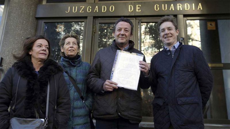 El PP lleva a los tribunales al Ayuntamiento de Madrid y Colau pide la liberación de los titiriteros