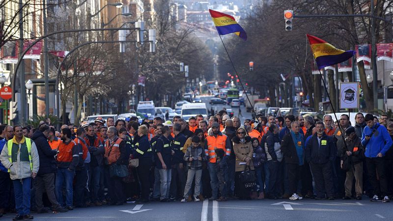Los trabajadores de ArcelorMittal se concentran en Bilbao en defensa de sus empleos