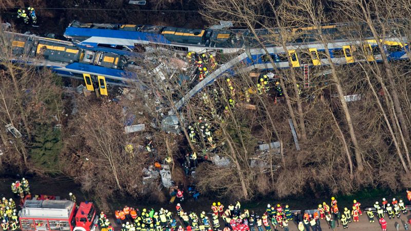 Al menos diez muertos y 150 heridos tras un choque de trenes en Alemania