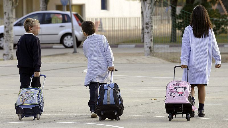La OCDE advierte de que la pobreza triplica el riesgo de que un alumno en España saque peores notas