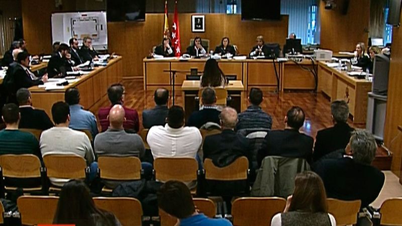 Varias asistentes al Madrid Arena coinciden en que el día de la tragedia no hubo control en las entradas