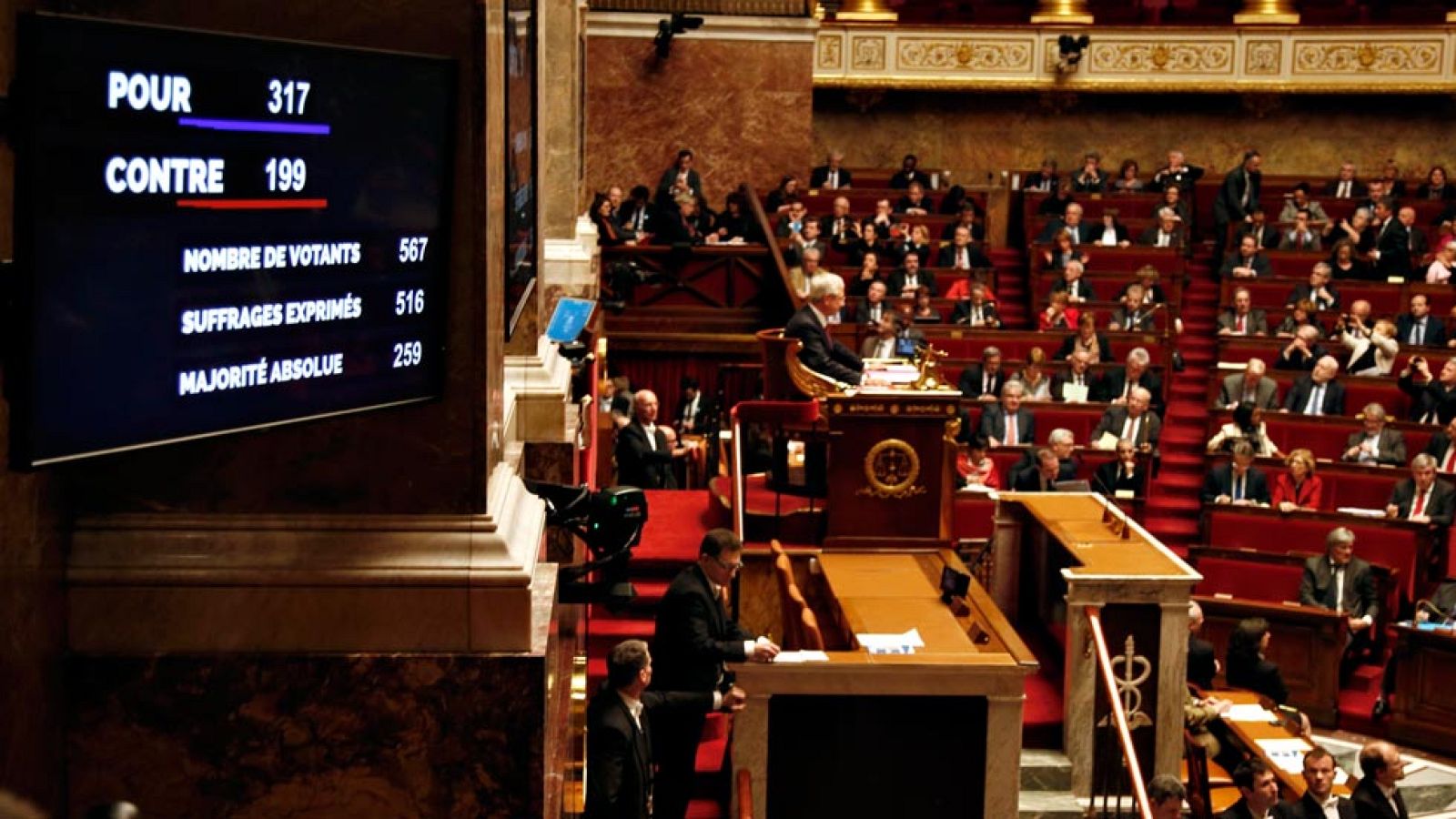 La reforma constitucional supera su primer trámite parlamentario en Francia