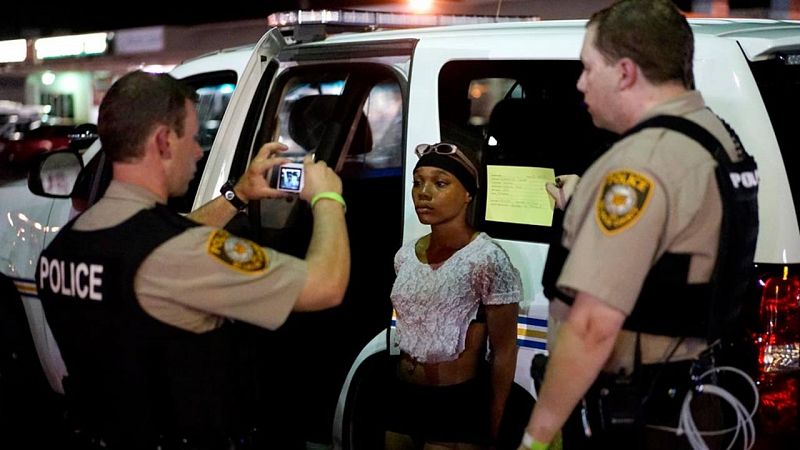 EE.UU. demanda a la ciudad de Ferguson, hervidero de tensión racial en 2014