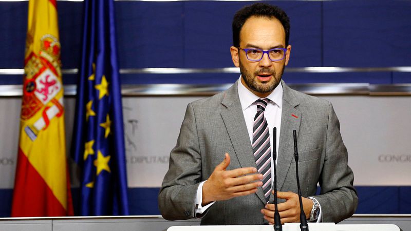 El PSOE avisa a Rajoy de que "su tren ya pasó" y que ahora no es el candidato