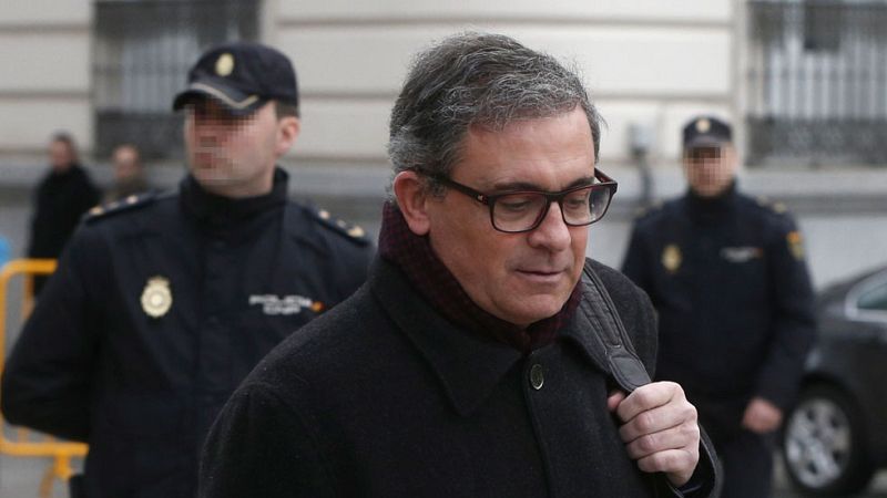 El juez retira el pasaporte a Jordi Pujol hijo y le acusa de mentir y mover fondos "de presunto origen criminal"