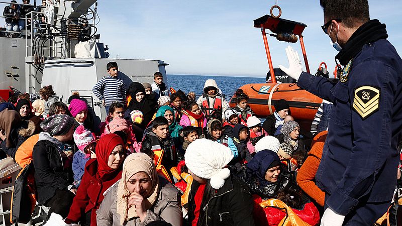 La UE da a Grecia tres meses para controlar su frontera antes de suspender el acuerdo de Schengen