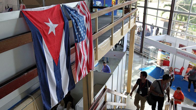 Estados Unidos y Cuba prevén iniciar los vuelos comerciales directos "en otoño"