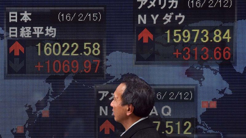 El Nikkei rebota más de un 7% en su mejor sesión desde 2008, pese a conocerse la contracción del PIB japonés