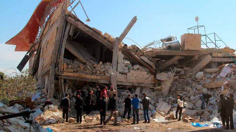 Los bombardeos "deliberados" a hospitales y escuelas matan al menos a 50 personas en Siria