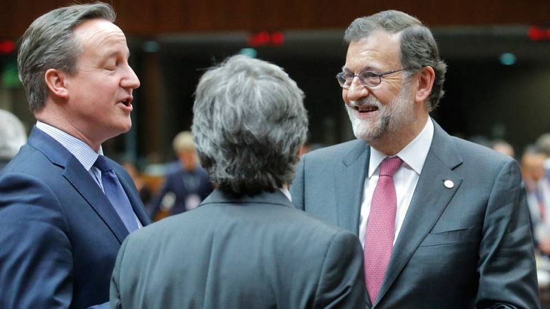 Rajoy le dice a Cameron que "lo más probable" es la repetición de elecciones porque es un "lío enorme"