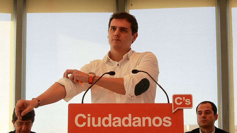 Rivera pide a PP y PSOE reformar y entonar el "mea culpa" para llegar a acuerdos