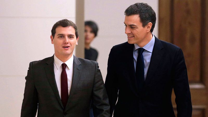 Pedro Sánchez y Albert Rivera se reúnen en el Congreso en secreto y en paralelo al encuentro a cuatro