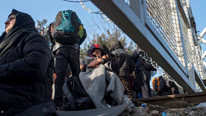 Grecia desaloja de la frontera a los refugiados afganos rechazados por Macedonia