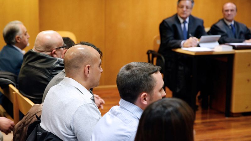 Condenan a seis y ocho meses de cárcel a los ultras que asaltaron el centro Blanquerna en la Diada de 2013