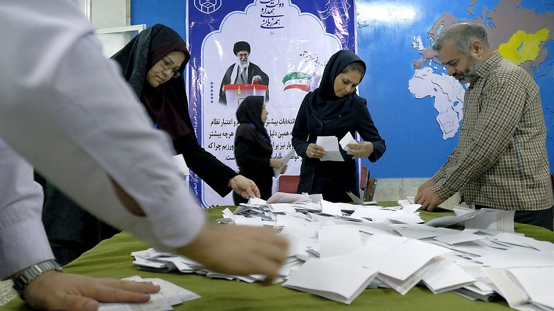 Los primeros resultados muestran un Parlamento iraní con menos extremistas