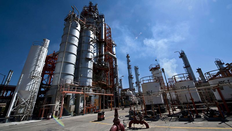 Pemex duplica sus pérdidas en 2015 hasta 26.511 millones de euros