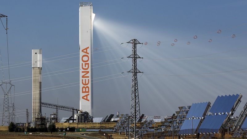 Abengoa consigue liquidez para pagar los salarios de febrero de sus trabajadores en España