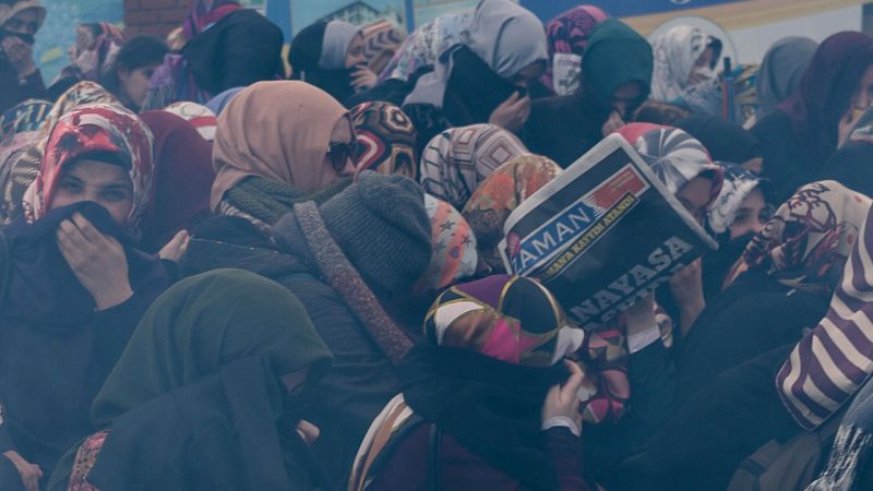 Turquía acusa al periódico confiscado de "Estado paralelo" y permite su salida con nueva línea editorial