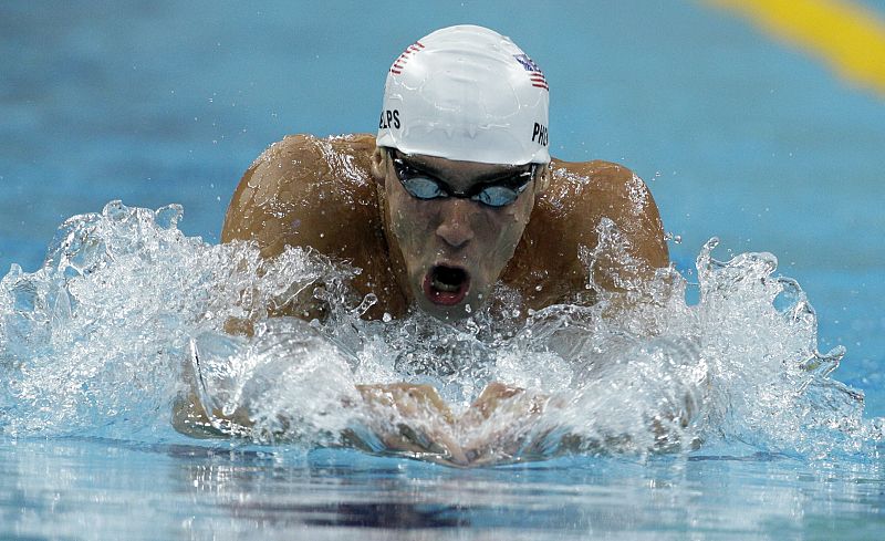 Phelps bate el récord olímpico de los 400 estilos