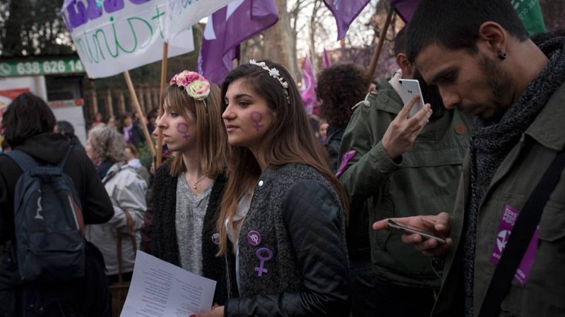 Miles de personas se manifiestan en Madrid para denunciar la desigualdad y la violencia de género