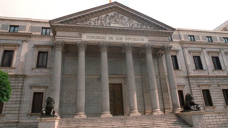Compromís y Podemos piden que el Congreso deje de ser "de los diputados" para fomentar la igualdad