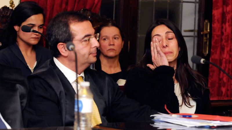 El juez absuelve del crimen de Isabel Carrasco a la agente Raquel Gago pero la condena por encubridora