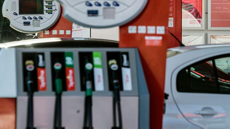 Los precios bajaron un 0,8% en febrero respecto a un año antes por el abaratamiento de alimentos y carburantes