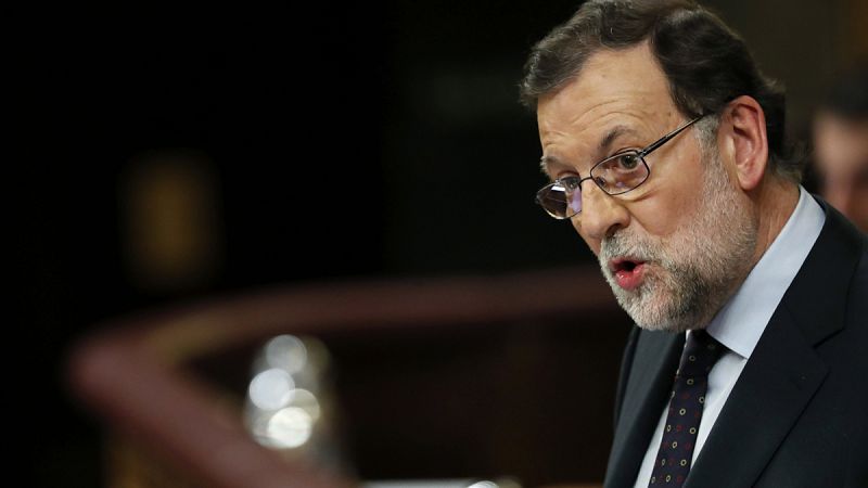 Rajoy acusa a Sánchez de "partidismo" con los refugiados pero le ofrece un consenso